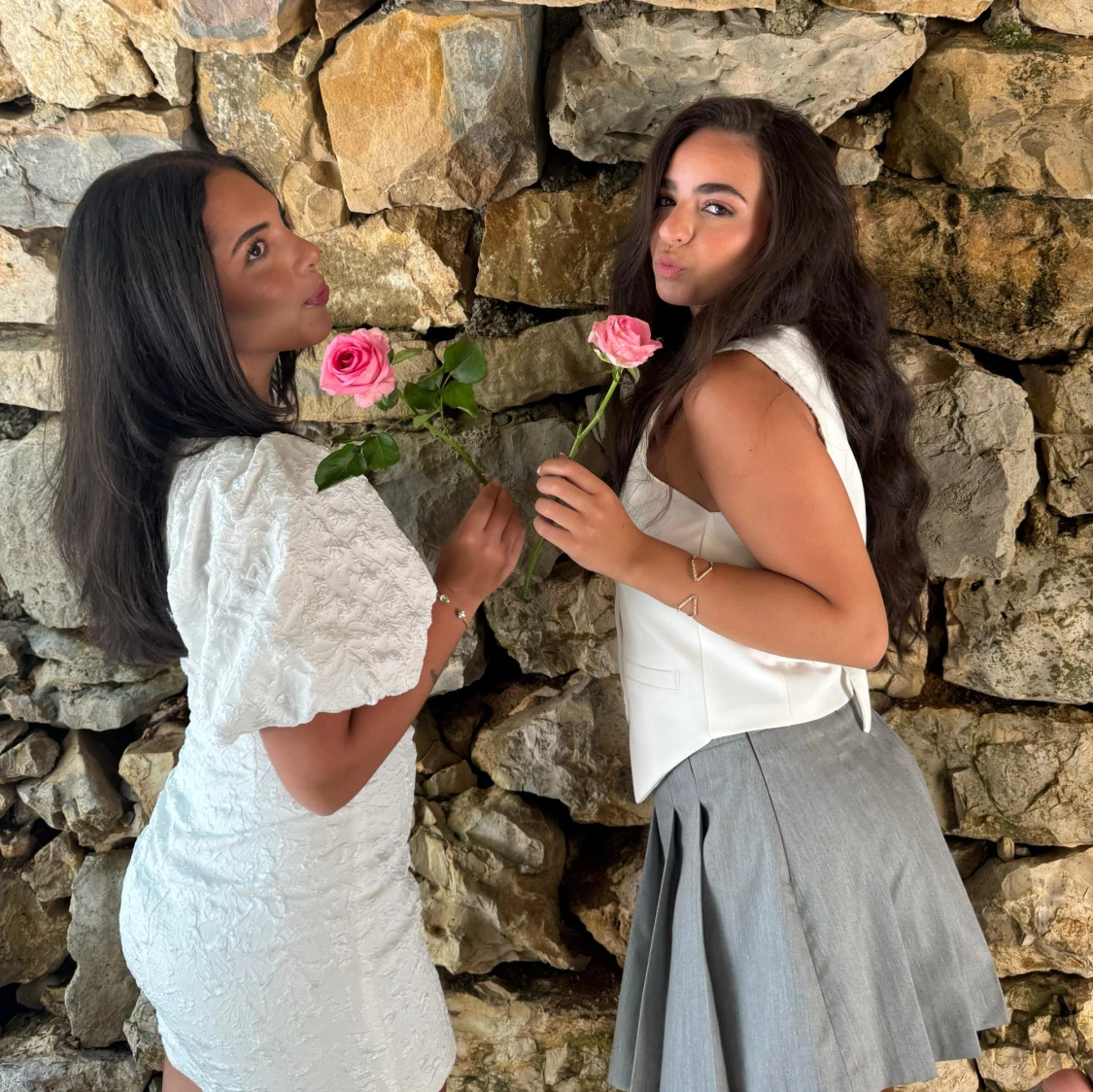 Vit kort klänning med puffärm - 1