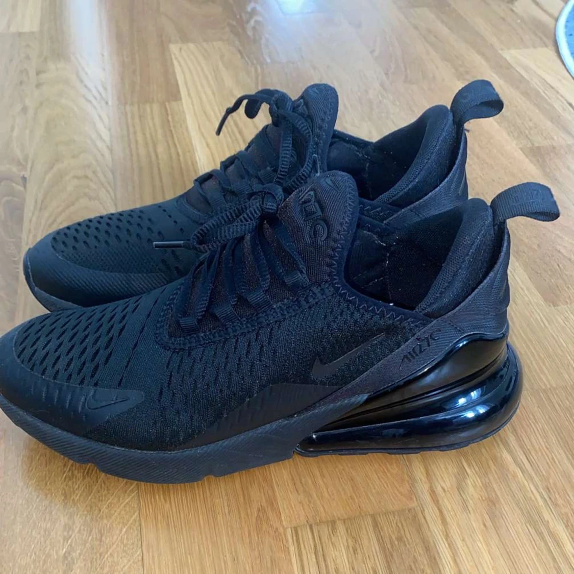 Svarta Nike Air Max 270 sneakers - 4