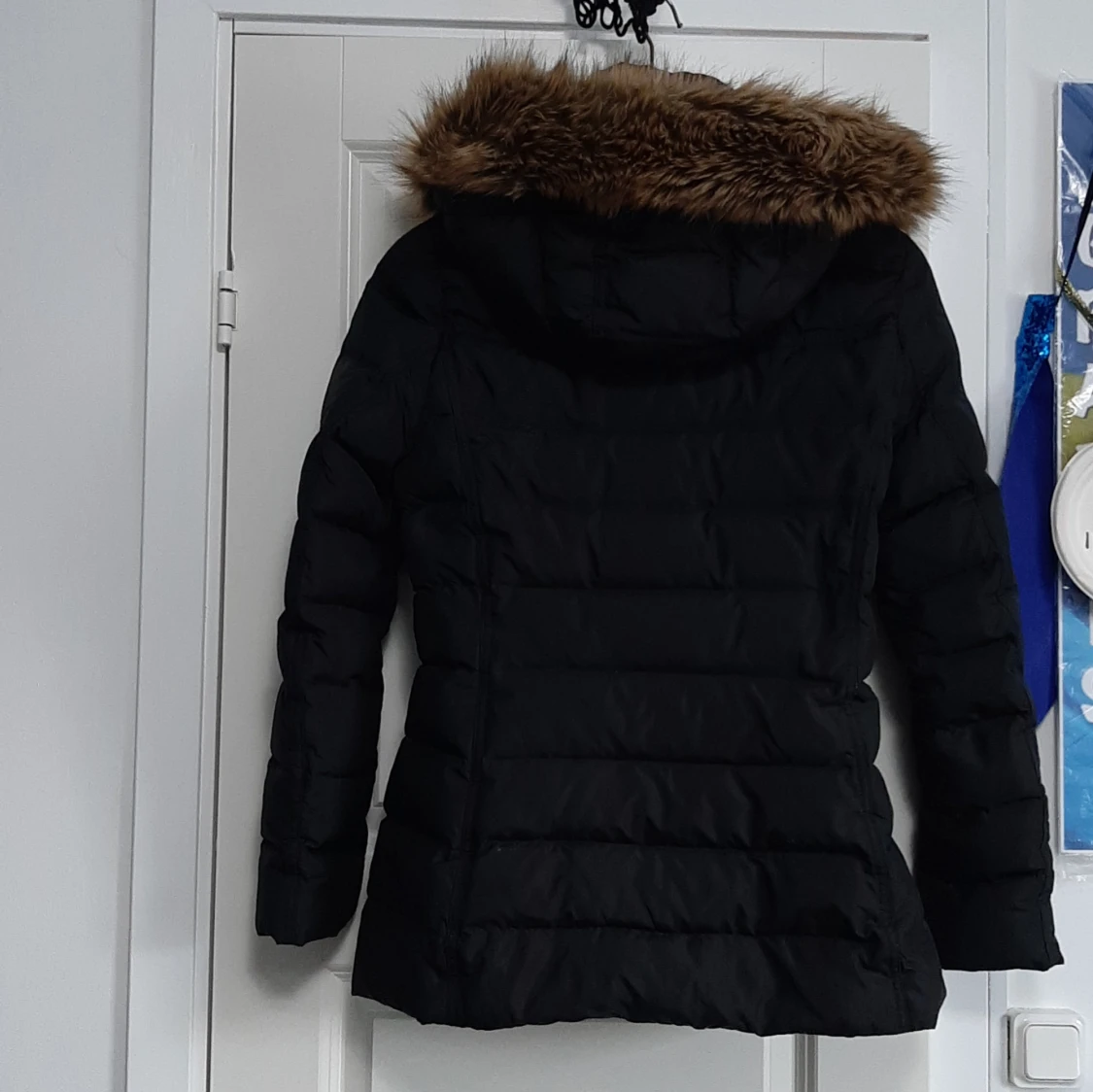 Svart pufferjacka Tommy Hilfiger S - 1