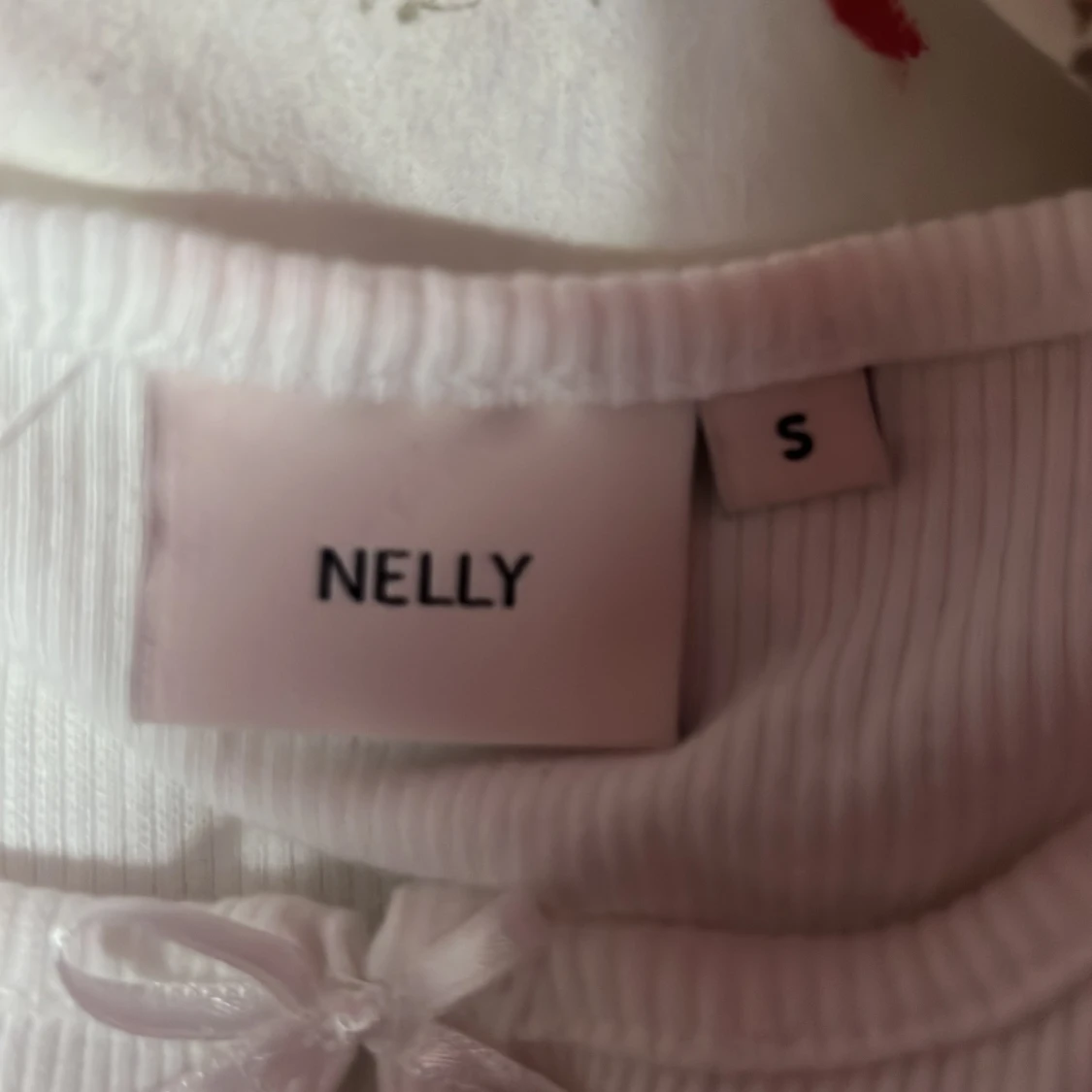 Vit ribbad långärmad topp från Nelly - 2