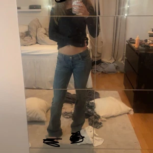 Cheap Monday jeans - STORLEK-W24 L32💕 jätte fina cheap Monday jeans i färgen puddly blue! Stretchiga och använda fåtal gånger☺️