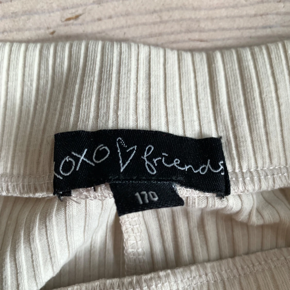 Vita mjukisbyxor med ribbat tyg - 1