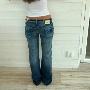 Blå bootcut jeans  - Bootcut jeans i storlek XS/S. Midja: 38x2 cm innerben: 85 cm