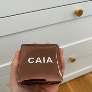 CAIA Glow Bronzer Monaco - Säljer en CAIA Glow Bronzer i nyansen Monaco. Den är använd!
