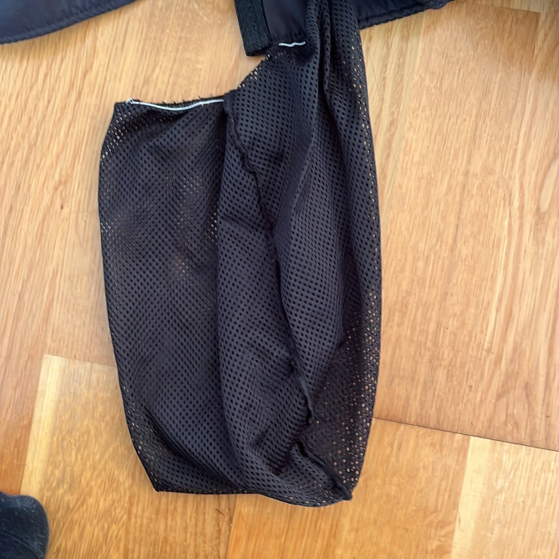 Svart mesh bärsele från BabyBjörn - 2