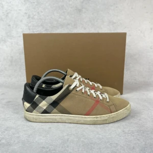 Burberry checked sneaker - – Condition: 7/10  – What is included: Only the sneakers  – Retail price: 6800 SEK