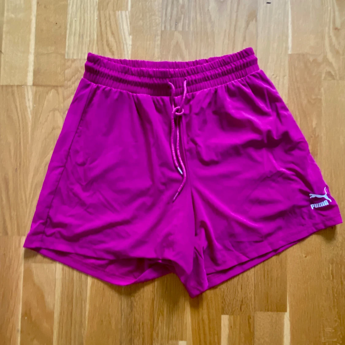 Rosa träningsshorts från Puma