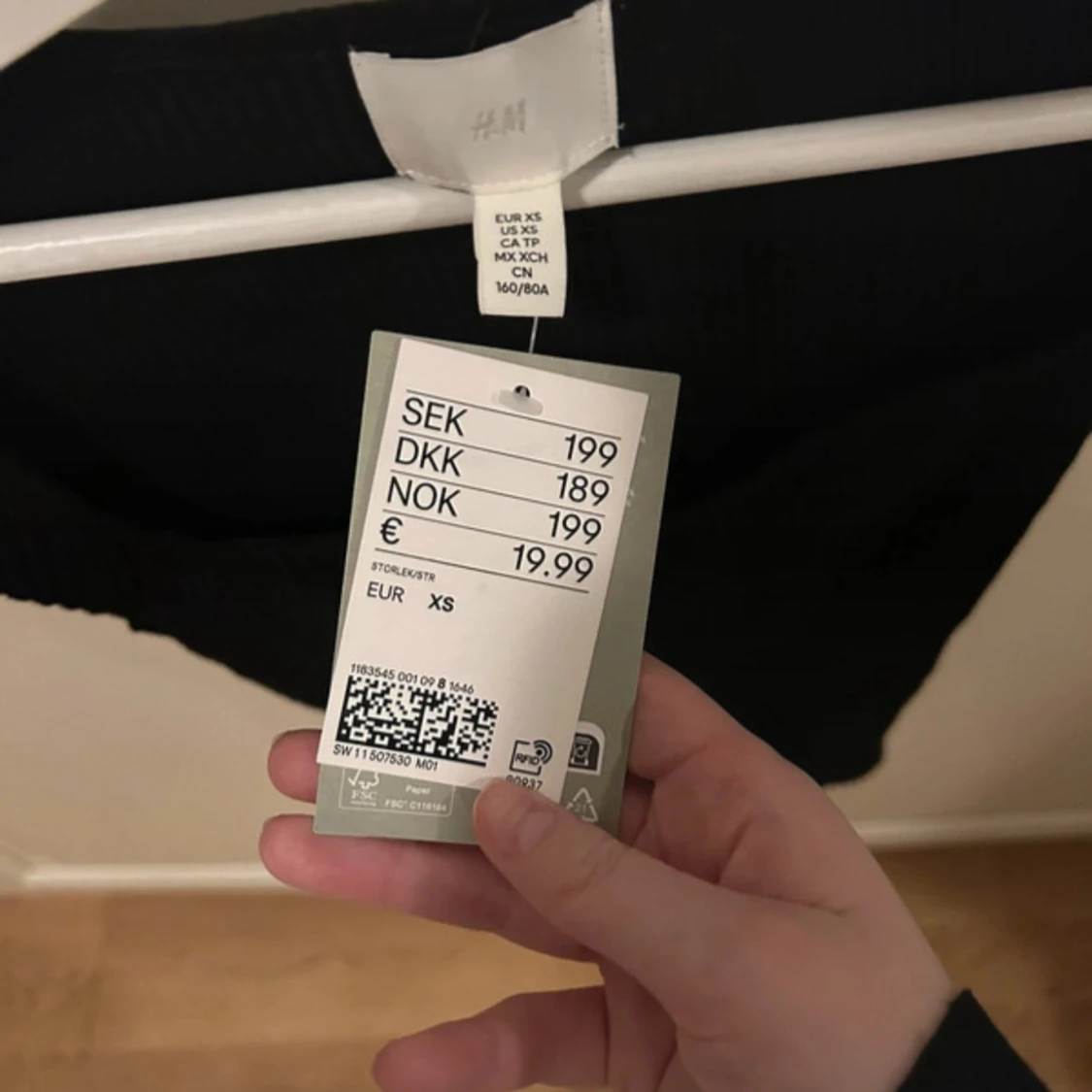 Svart ribbad topp från H&M - 2