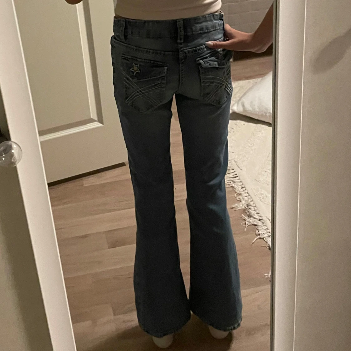 Blå bootcut jeans från Lindex - 1