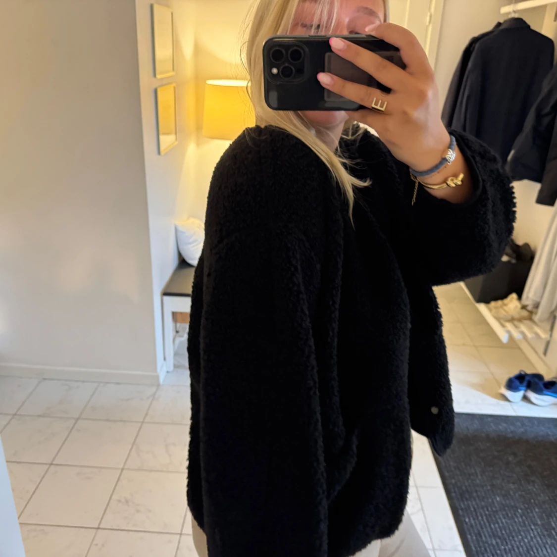 Svart teddyjacka i oversized modell - 1