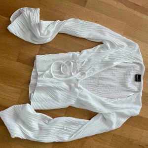 Vit blus - Supersnygg vit omlott blus