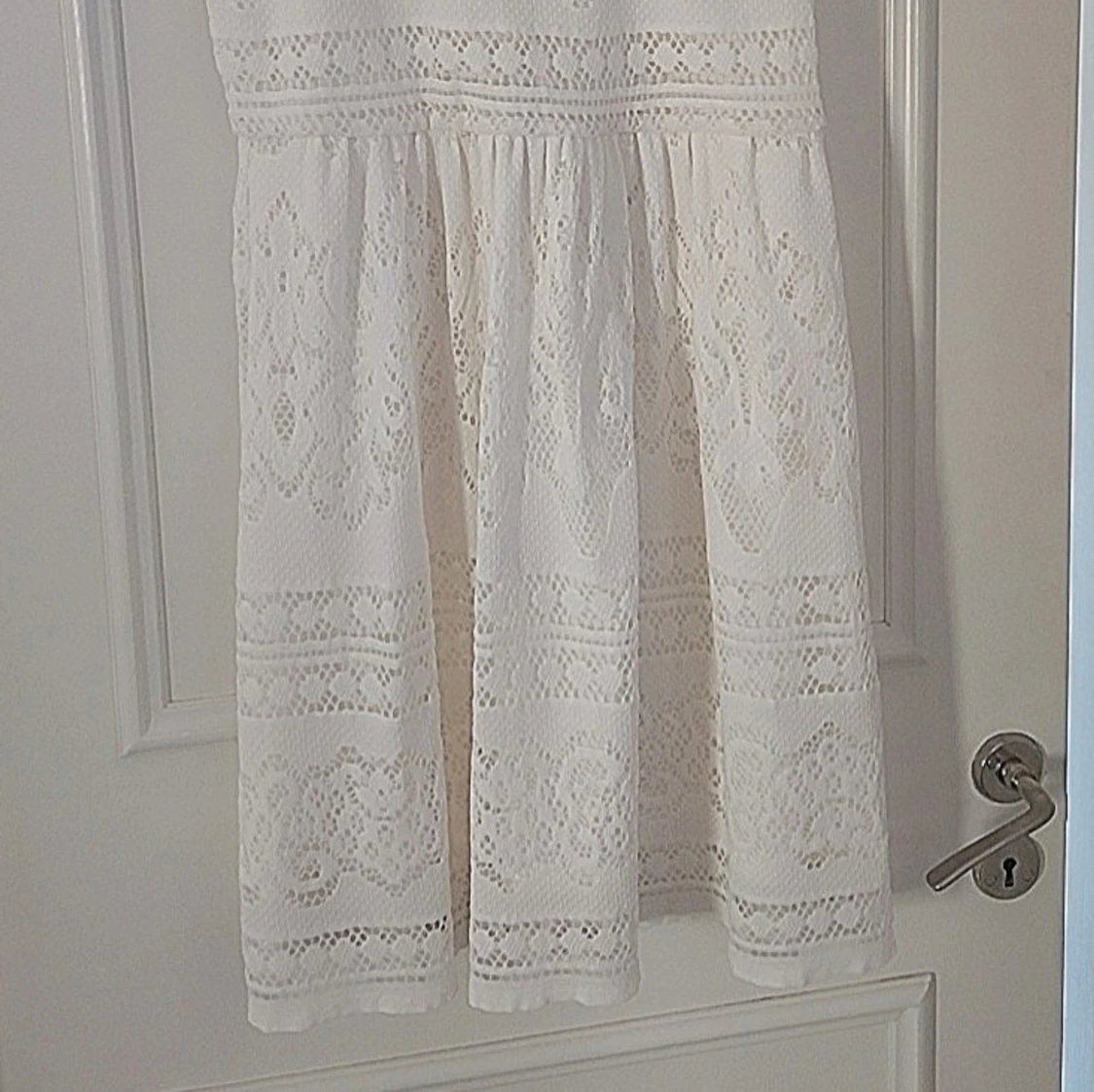 Vit spetsklänning från H&M - 1