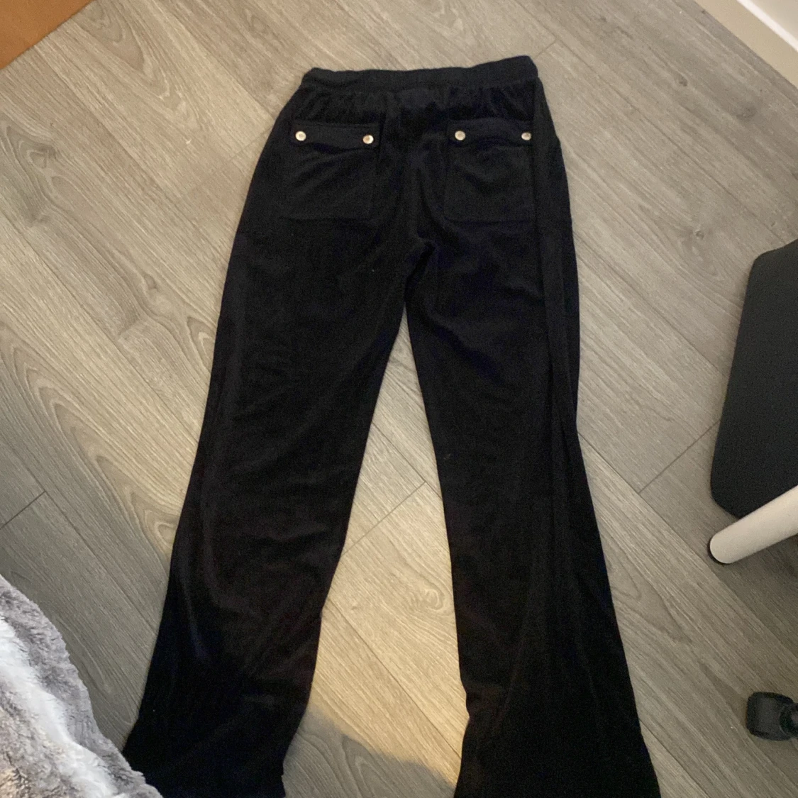 Svarta mjukisbyxor med snörning - 1