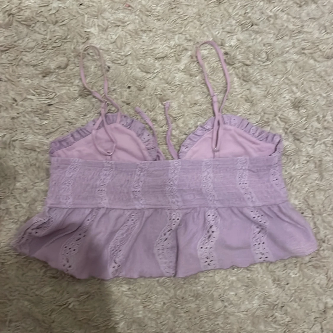 Lila spetsprydd linnetopp från FBSister - 1