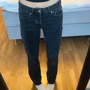 Svarta jeans från lager 157 - Jeans ifrån lager 157 i deras ”icon” modell. Storleken är vädligt stor i storlek