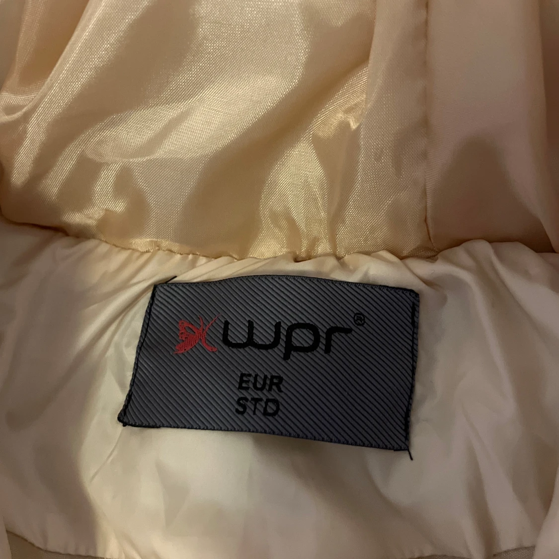 Beige pufferjacka från WPR - 1