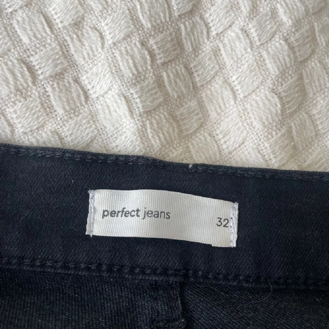 Svarta bootcut jeans  - 2