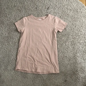 Ljus rosa tröja - En jätte fin och helt ny ljus rosa tröja från lager! Kan diskutera pris!💓💓 