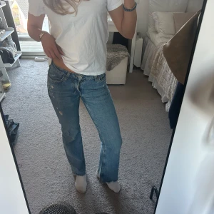 Lågmidjade jeans - Säljer superfina lågmidjade jeans som passar till alla tillfällen! Knappt använda då de tyvärr är lite för korta på mig💕