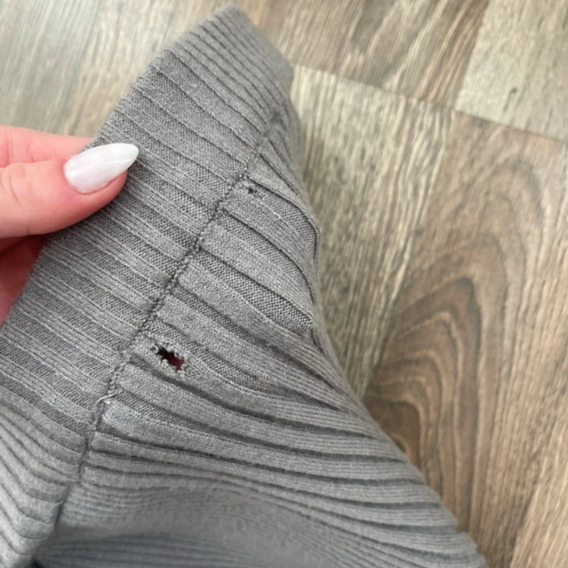 Grå ribbad tröja från NA-KD - 4