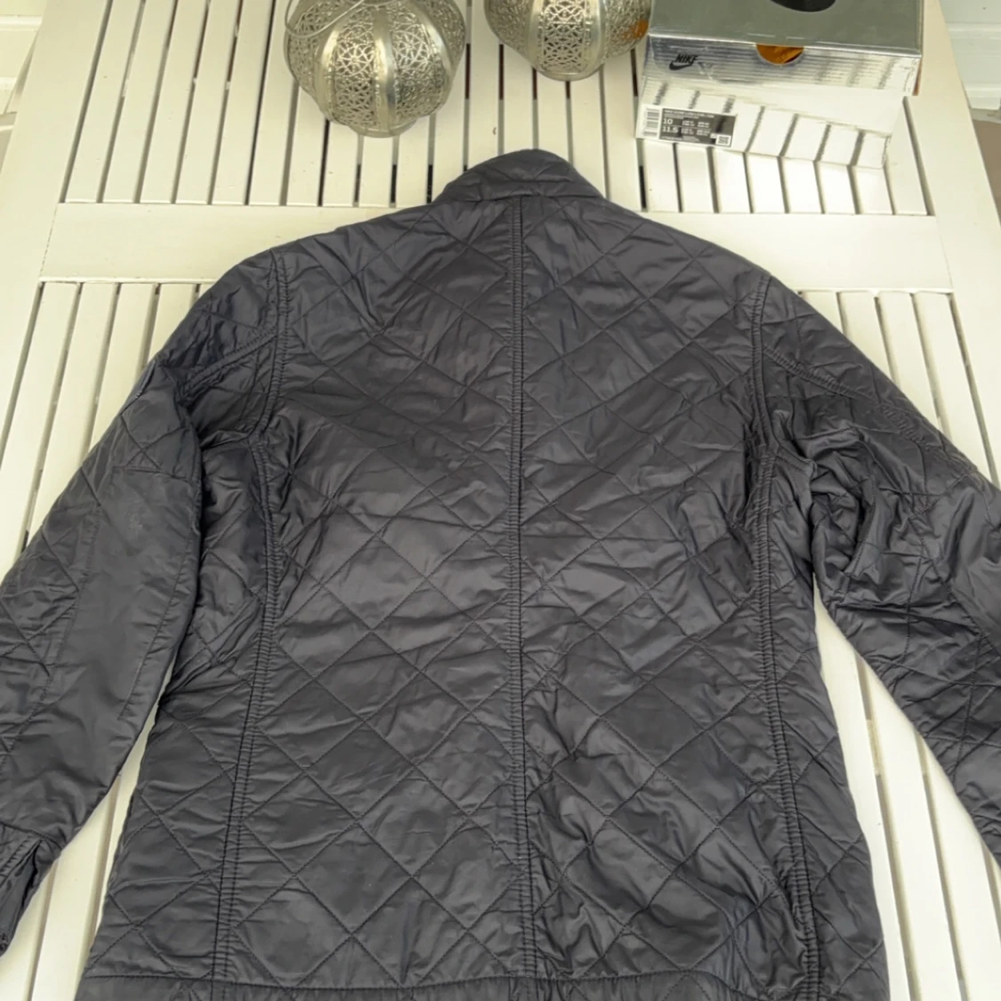 Grå quiltad jacka från Barbour - 1