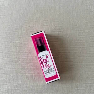 Fix+ Stay Over Setting Spray från MAC - Säljer en Fix+ Stay Over Setting Spray från MAC. 30 ML. Ej använd 