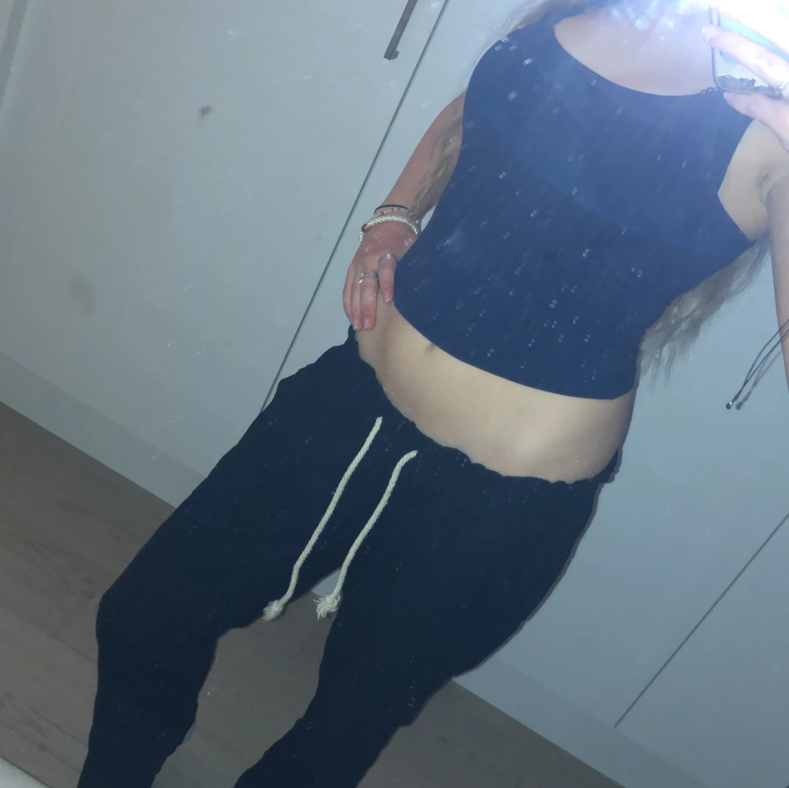 Svarta mjukisbyxor med snörning - 1