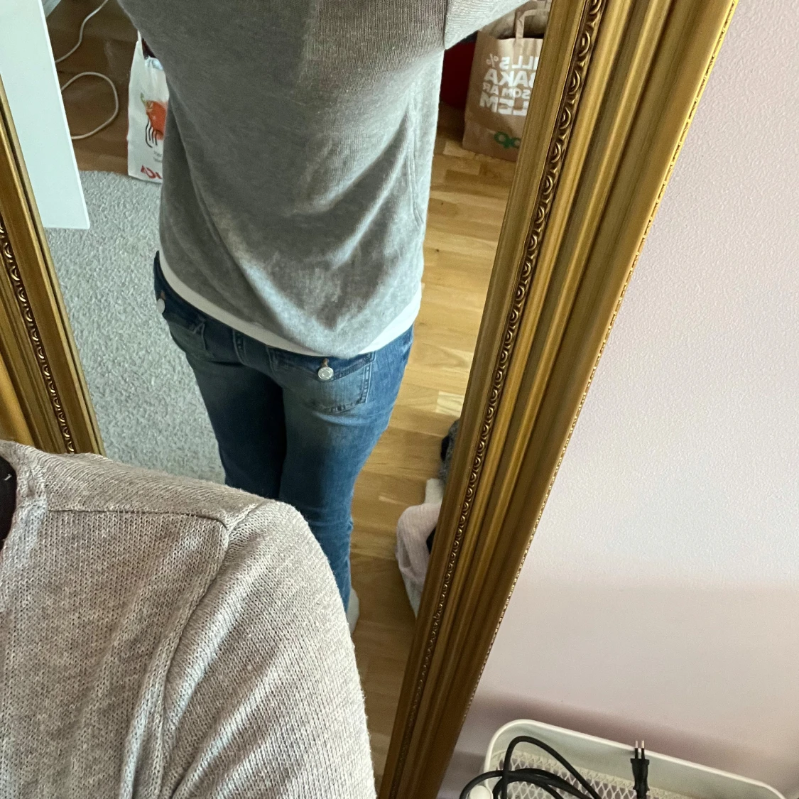 Grå långärmad tröja med hjärtmönster från H&M - 1