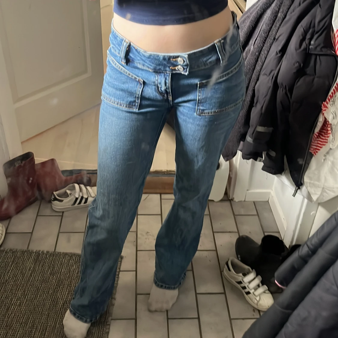 Blå jeans med vida ben - 1