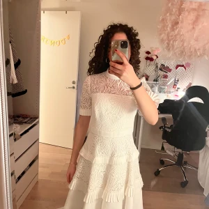 Studentklänning - Fin student klänning i storlek M🤍 Köpt för 1500kr🫶