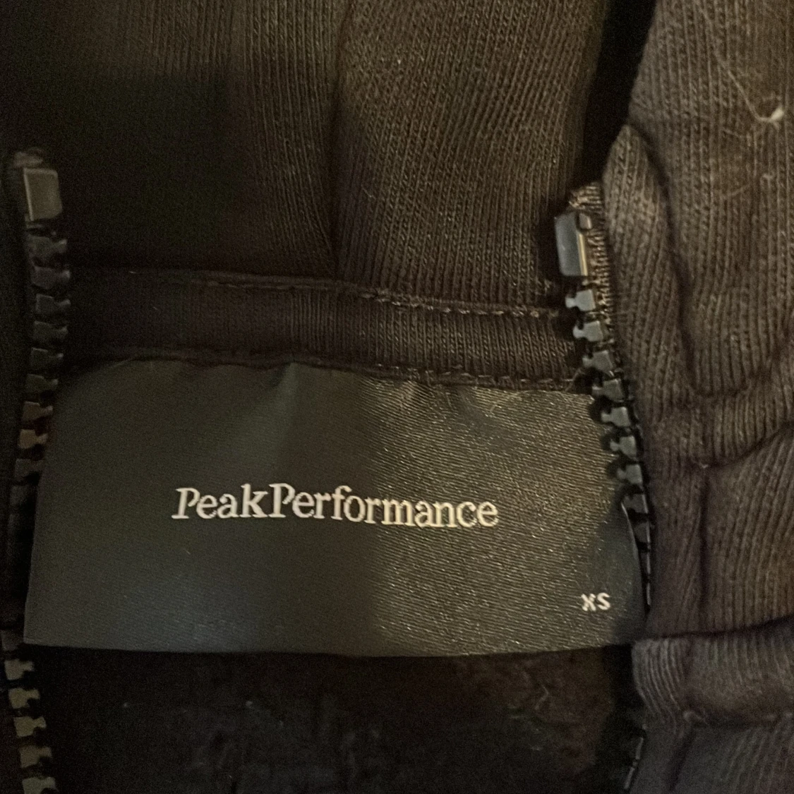 Svart hoodie från Peak Performance - 2