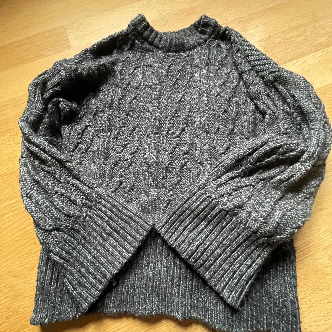 Grå stickad tröja från H&M