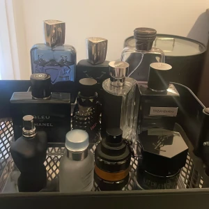 Intressekoll på delar av min parfymsamling - Intresekoll! Något som är intressant? Skicka ett prisförslag :)