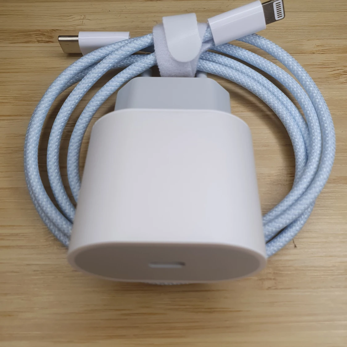 Z50 Lightning Quick Charging Set, 20W Charger and 33W 1m Lightning Cable - 1