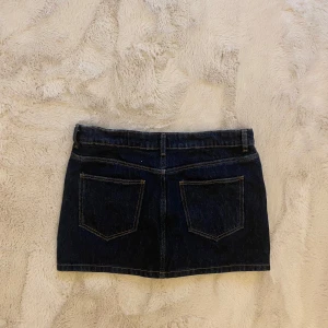 Minikjol - Kort minikjol. Fråga om mått ifall ni behöver. 