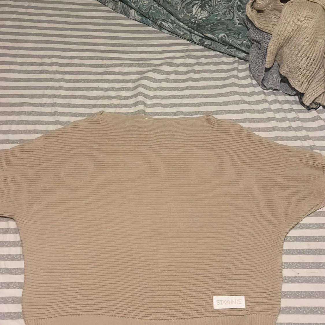 Beige ribbad tröja från Stayhere