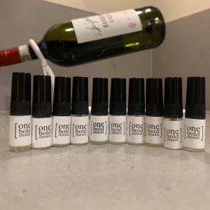 Parfymprover från One Bold Chemist - 10 Sampels från one bold chemist (20 ml). Ingen av parfymerna är sprayade mer än 1 gång! Skriv gärna vid frågor!
