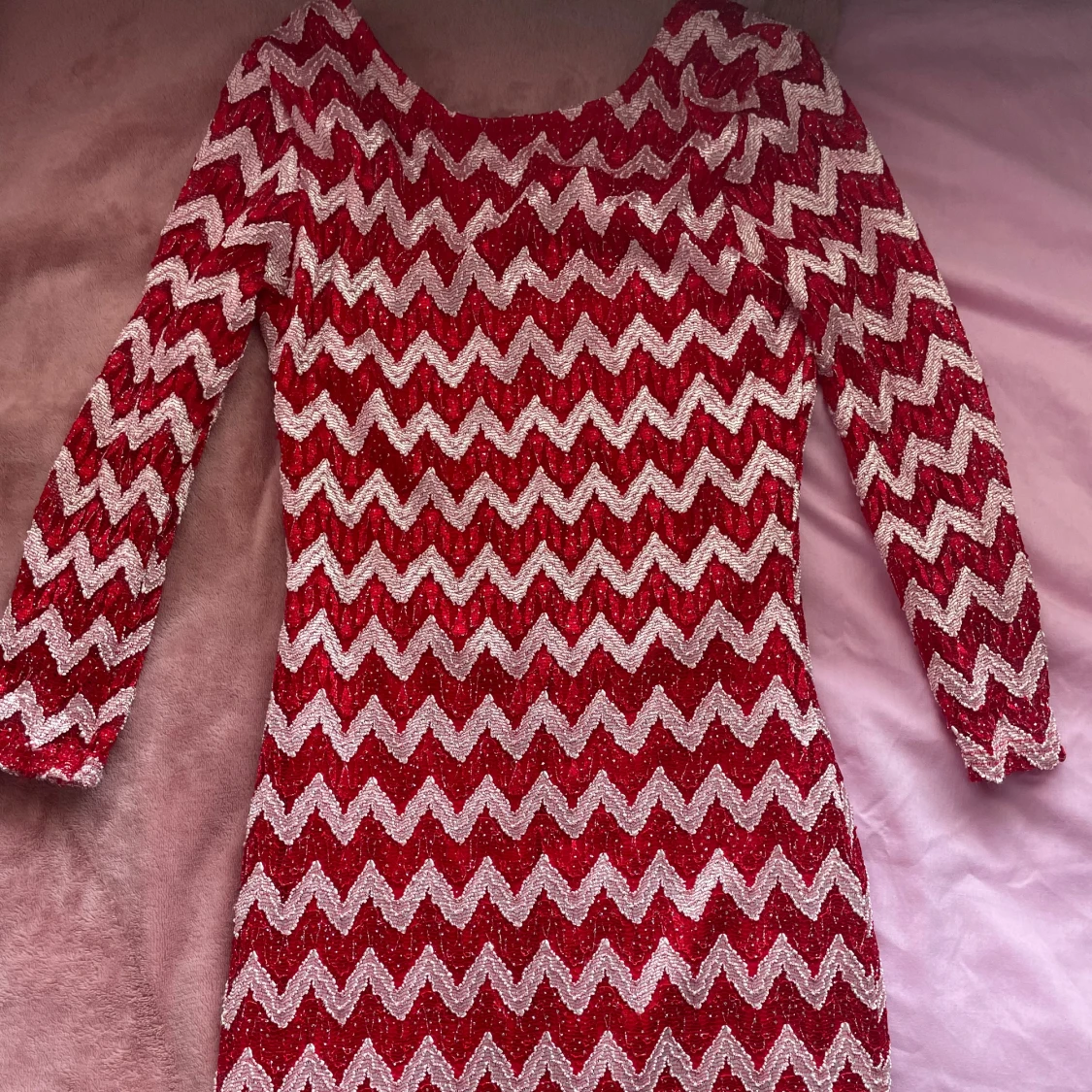 Röd och silverglittrig klänning från Violet