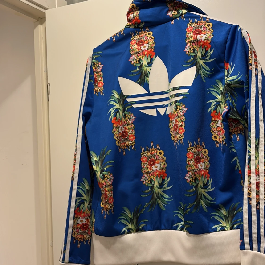 Blå blommig jacka från Adidas - 1