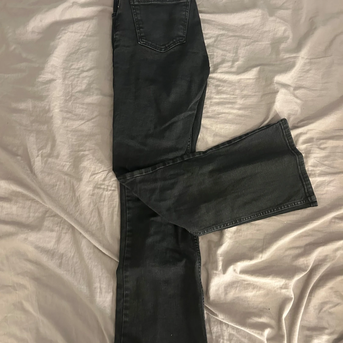 Svarta bootcut jeans från Gina Tricot 