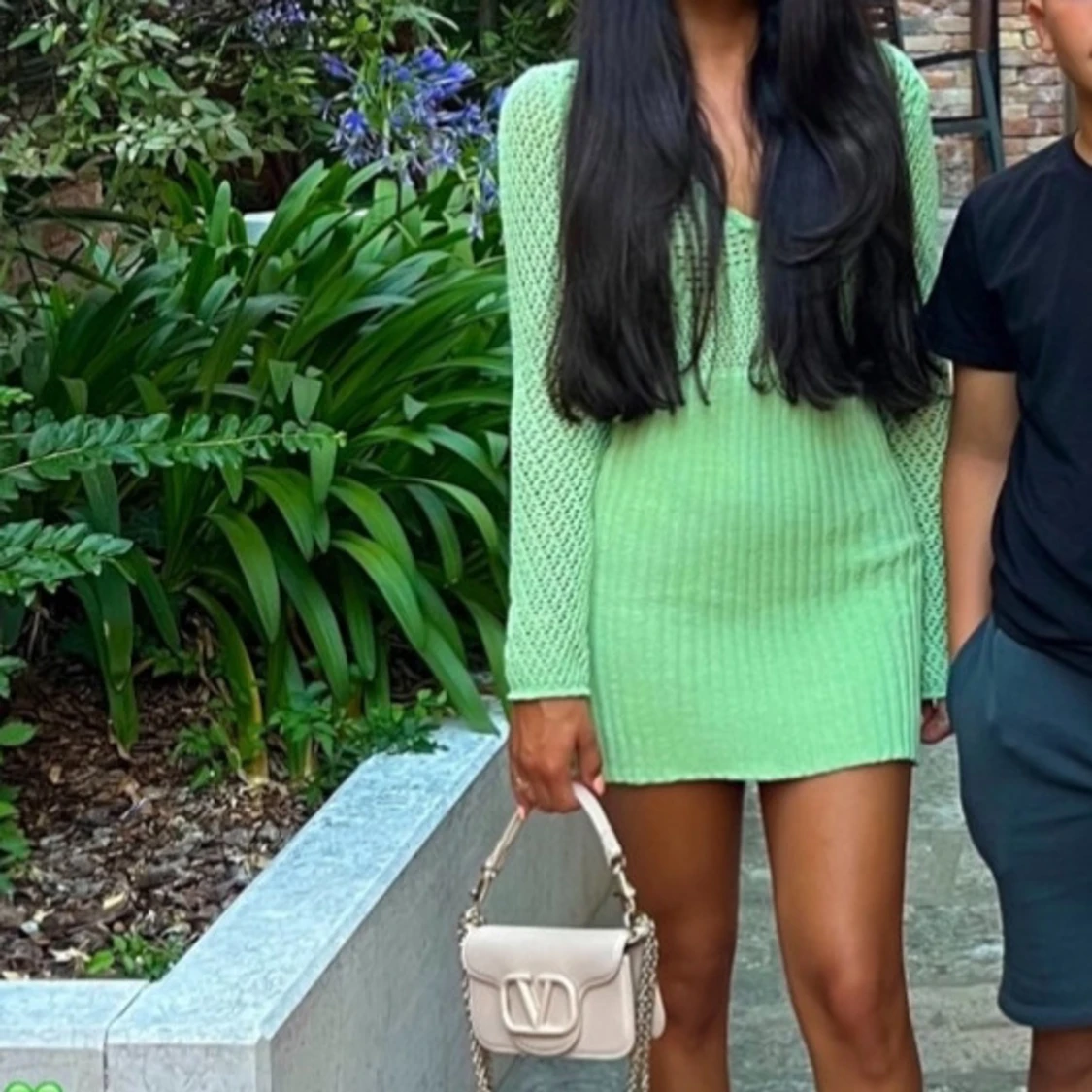 Grön stickad miniklänning med v-ringning