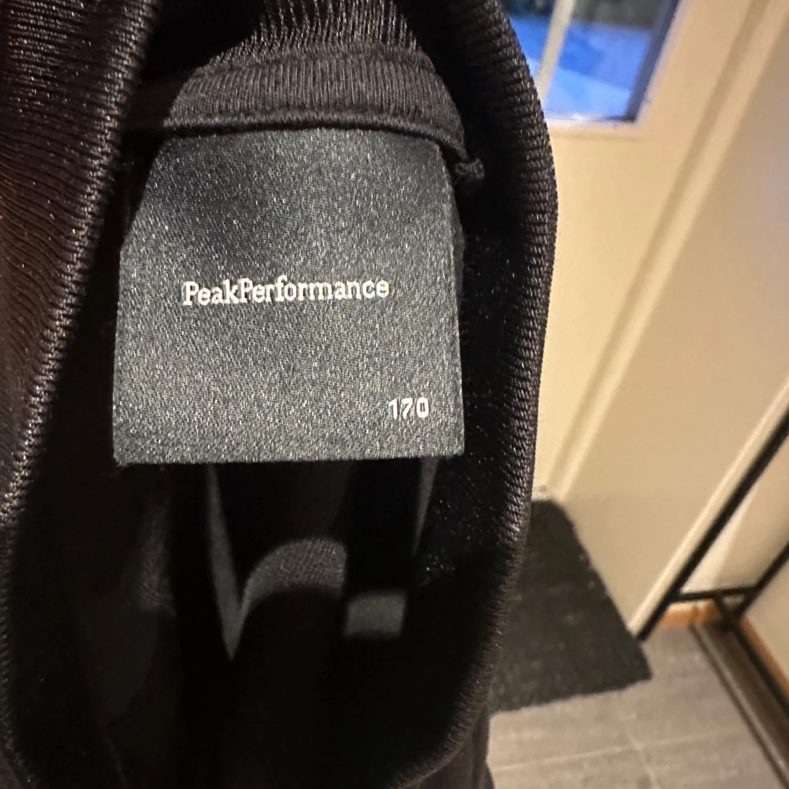 Svart träningsjacka från Peak Performance - 2