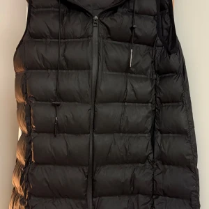 Väst Zara - Väst från Zara. Storlek M, passar S & XS. Inga defekter 🖤