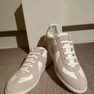Maison Margiela Skor - Maison Margiela skor | Kvitto och äktighetscerfikat finns | Box och dustbags kommer med | skick 10/10 | perfekta nu till sommaren