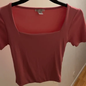 Rosa topp - Säljer en söt rosa topp köpt på new yorkee❤️