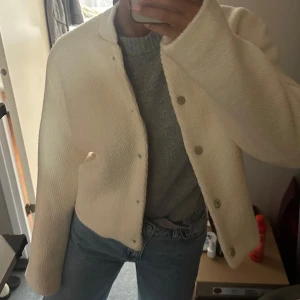 Jacka Zara  - Aldrig använd. Helt ny. 