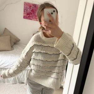 Zara stickad tröja - Säljer denna jättefina virala tröja från Zara💞