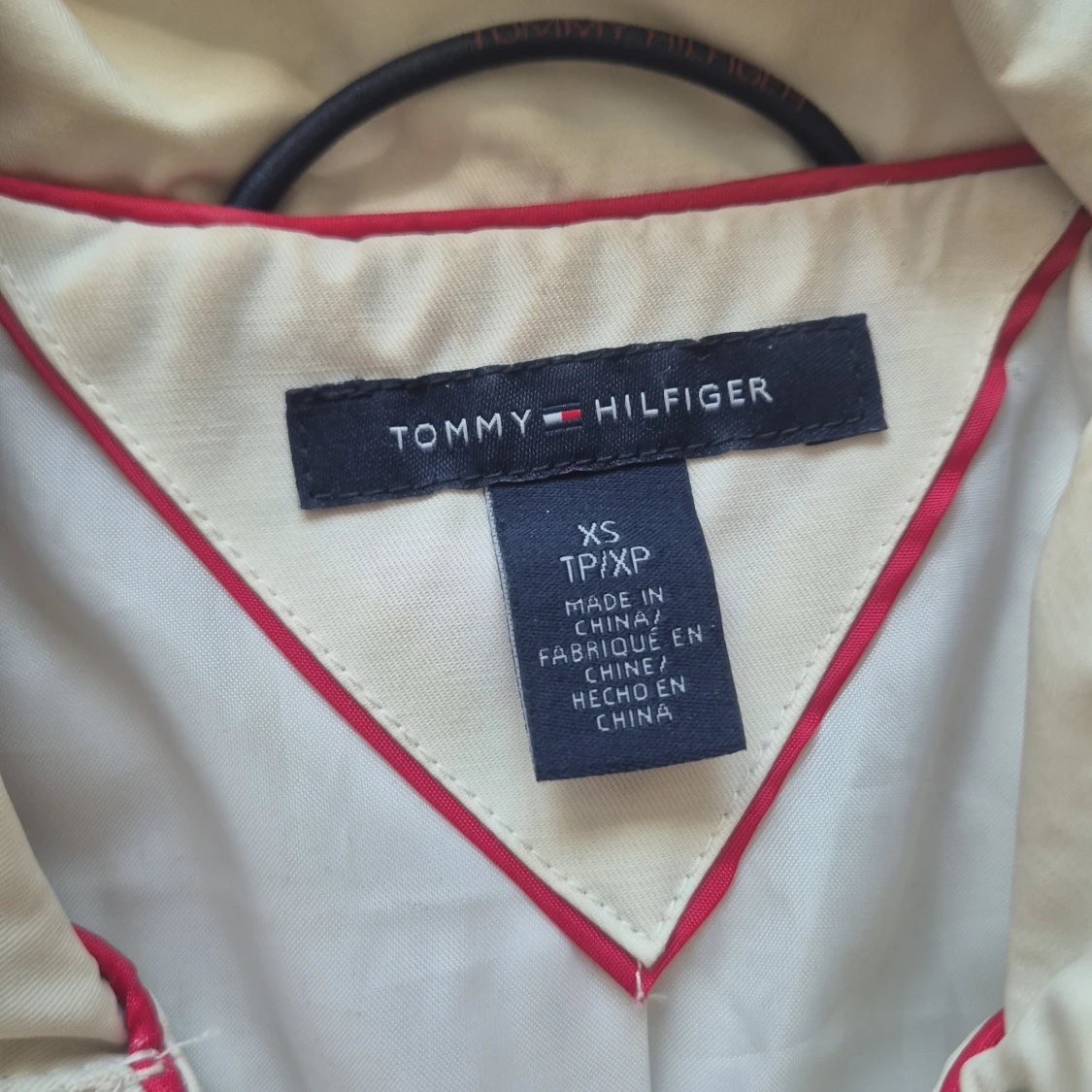 Beige jacka från Tommy Hilfiger - 1