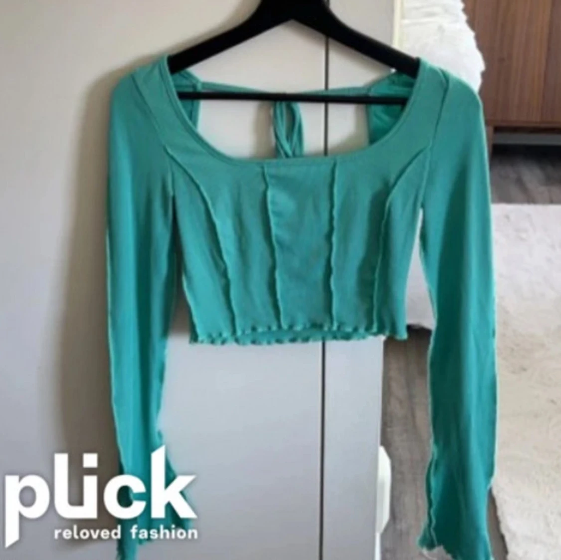 Turkos croppad långärmad topp med knyt