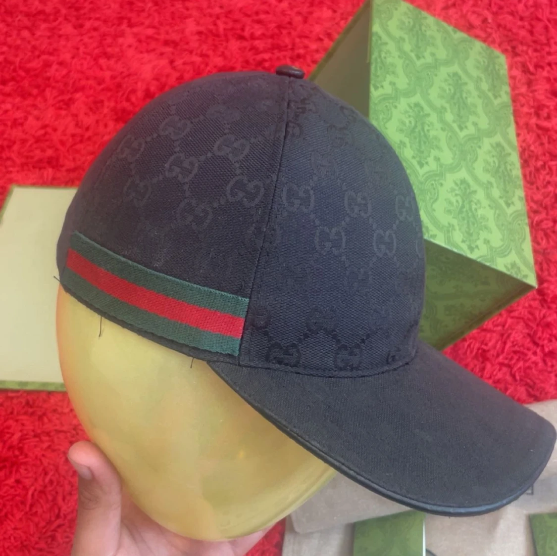 Svart keps från Gucci med monogram